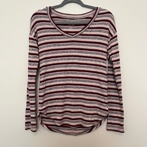 American Eagle soft and sexy plush V neck long sleeve shirt size S